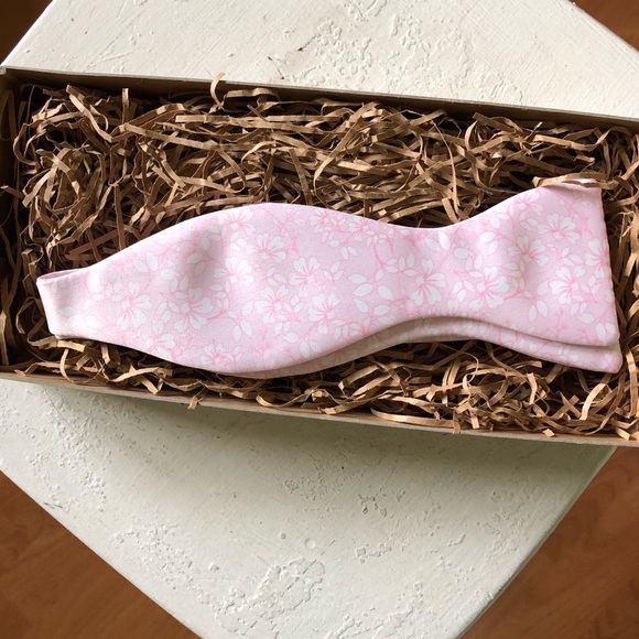 Floral Blush Pink Bow Tie - Picture 2 of 5